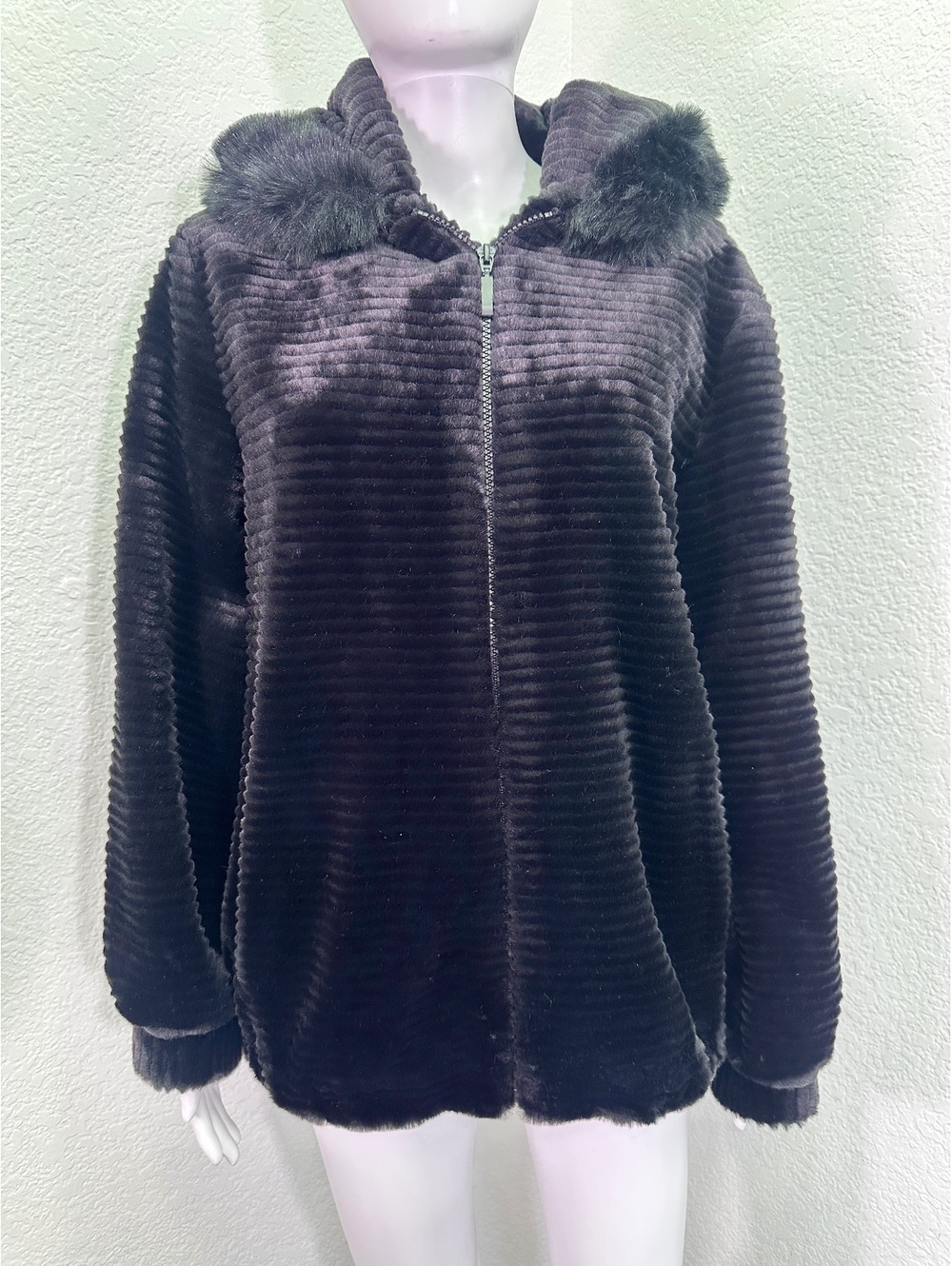 Women’s S Gallery Black Ribbed Faux Fur Soft Silky Coat Full Zip